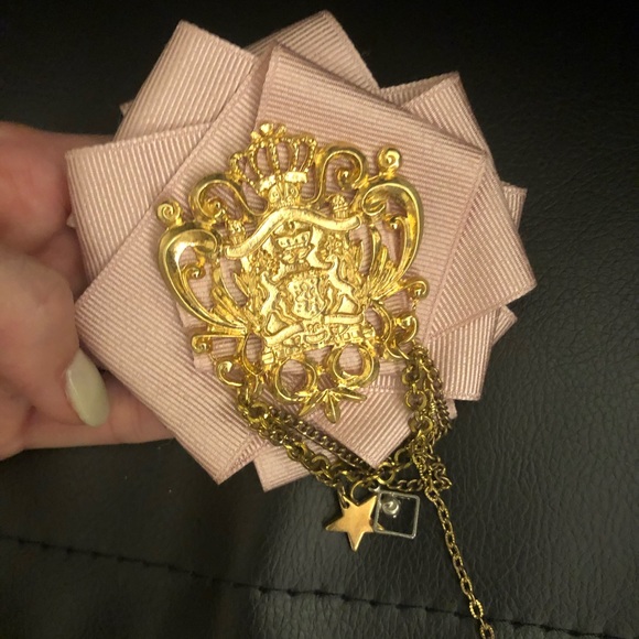 Brooch for styling on blazer or dresses - Picture 3 of 3